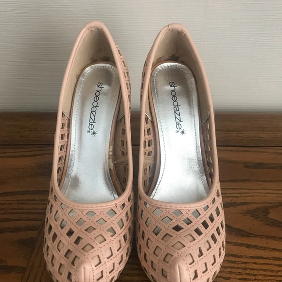 Blush latticework pattern pump - Picture 3 of 5